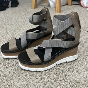 Size 7.5 sorel wedge sandals excellent used condition